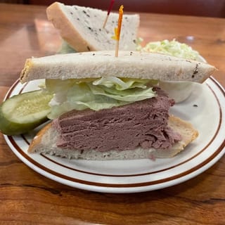 Smoked Liverwurst Sandwich