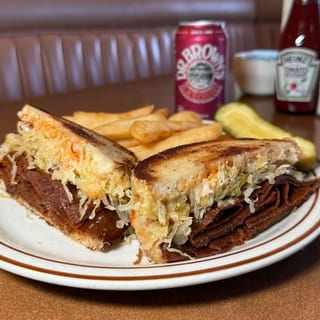 Mrs Goldfarbs Vegetarian Corned Beef/ Pastrami Reuben
